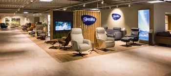 Relaxsessel in der Möbelausstellung, Stressless