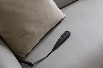 Funktionen per Knopfdruck bei modernem Sofa.