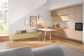 Holzfronten in hellem Ton