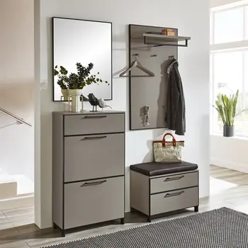 Modernes Garderobenset bestehend aus 4 Elementen. Einen mittelgroßen Schrank, einen Schuhschrank, eine Garderobenstange mit Regal und einem Spiegel. Die Schränke sind in Grau gehalten, die Kanten sind schwarz.&nbsp;