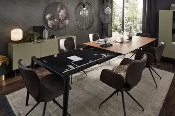 Moderner Esstisch mit Holzoberfläche und schwarzem Gestell, der gerade verlängert wird.