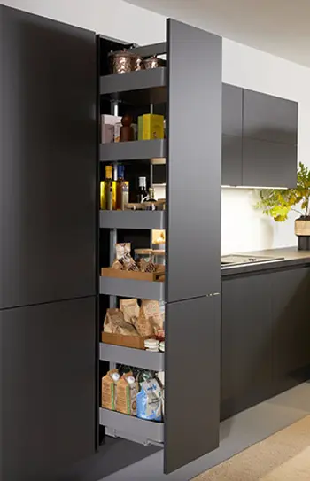 Küchenschrank mit Apothekerauszug