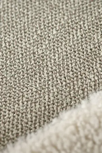 Hellgrüner Stoff eines Sofas.