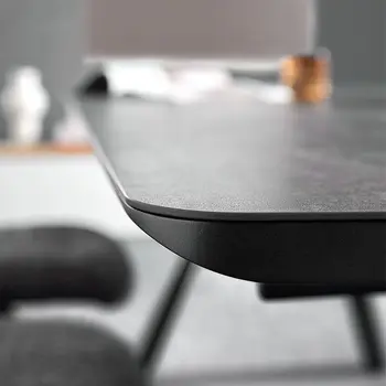 Freiform-Tischkante von Esstisch Global Wohnen Sedana.