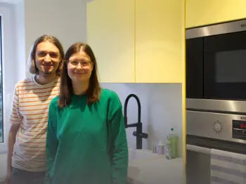 Familie Zschirpe in ihrer gelben Küche