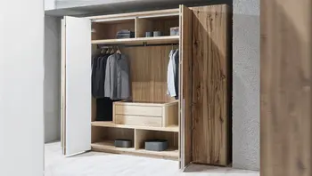 Voglauer Kleiderschrank