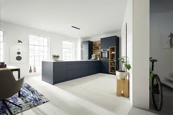 Langer Tresen der T-Küche 54.160 Blau