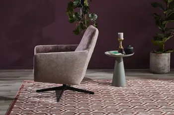 Animation eines beerefarbenen Sessels, der sich dreht.