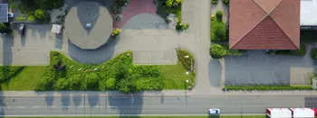 Die Straße zu Möbel Wolfrath von oben