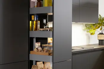 Praktischer Apotheker-Küchenschrank mit dunkler Front