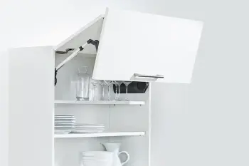 Global_Kuechen_Ergonomie_Oberschrank.webp
