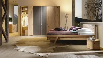 Moderne Voglauer Schlafzimmer aus Holz bei Himmlisch Wohnen Asbach Bäumenheim, Naturprodukt, Kleiderschrank, Bett, Konsole, Kommode