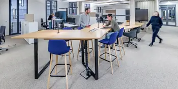 Zick-Zack-Workbenches mit integrierten Elektrotanks