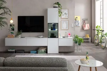 Eine weiße Wohnwand in Lackoptik