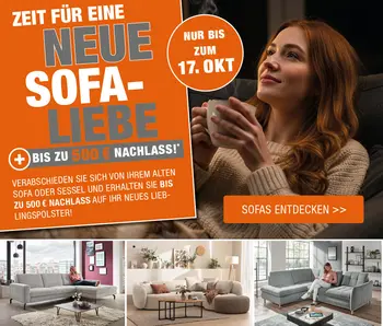 Werbegrafik mit Sofas, Frau mit Tasse und Katze sowie Text bis zu 500 € Nachlass