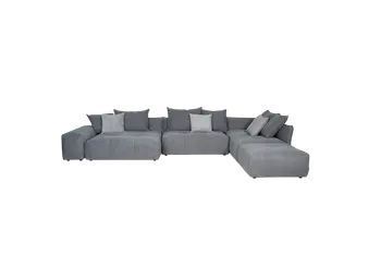 Großes dunkelgraues Ecksofa mit mehreren Dekokissen. 