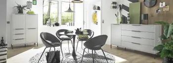 Weiße Sideboards in modernem Esszimmer