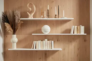 Holzpaneele mit Dekoration