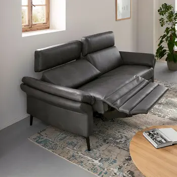 Graue Design Leder Garnitur in Wallaway Position.