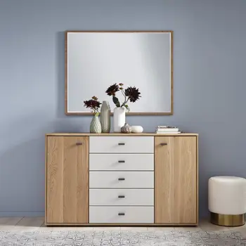 Massivholz Kommode drei Schubladen in der Mitte, mit weißen Fronten.