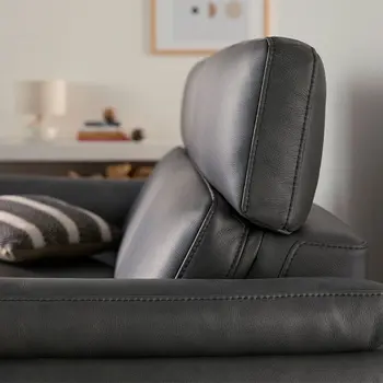 Seitenansicht einer grauen Design Sofa Garnitur