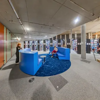 Runde Sitzbank, gepolstert, blau