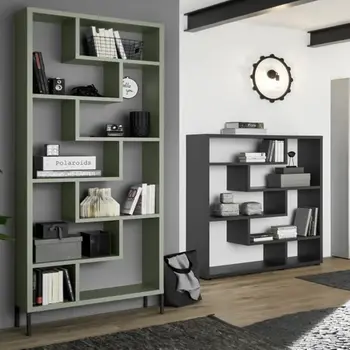 Ein gemütlicher Raum mit Regalen und einem Bücherregal voller Bücher, in dem verschiedene Innendesignelemente und Möbel präsentiert werden.