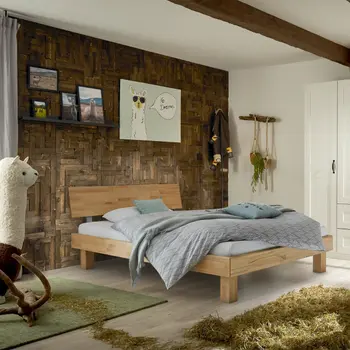 Modern eingerichtetes Kinderzimmer mit einem großen Doppeltürenschrank, einem Schrank für den Fernseher, einer Schreibtisch-Ecke mit Stuhl, einem Regal, das als Raumtrenner von Arbeitsplatz zum Schlafbereich fungiert, und einem gemütlichen Bett.&nbsp;&nbsp;