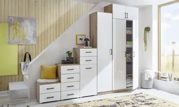 Garderobenschrank angeordnet wie eine Treppe von sehr klein bis sehr hoch. Fronten sind aus Weiß und die Dekore sind aus Holz. Schwarze Griffe sorgen für Akzente. Perfekt für einen Platz neben einer Treppe.&nbsp;