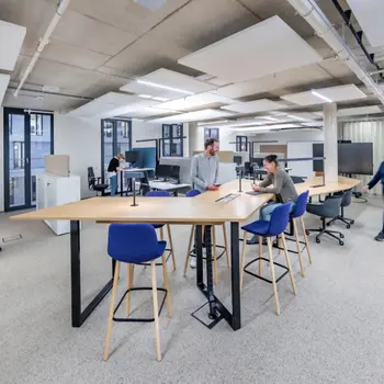 Zick-Zack-Workbenches mit integrierten Elektrotanks