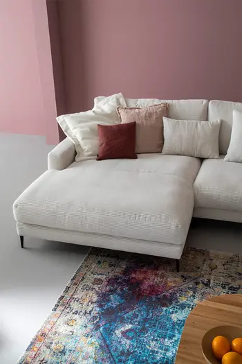 Draufsicht auf Sofa JANNE mit Longchair in weißem Cord von RAUM.FREUNDE