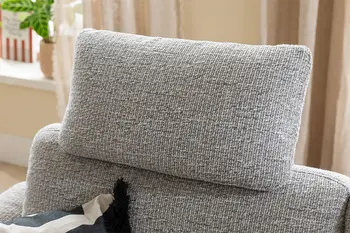 Bequem gepolsterte Kopfstütze eines grauen Ecksofas.