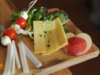 Eine Essenauswahl eines Buffets zur Ostern-Zeit