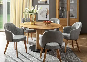Verschiedene Designs für Esstische