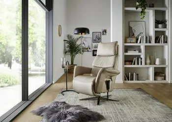 Sie sehen ein modernen Ledersessel der verschiedene Funktionen hat