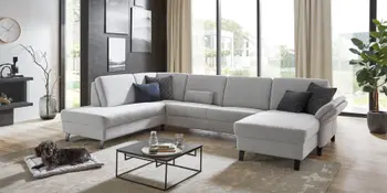 Hellgraue Wohngruppe mit Stoffbezug in modernem Wohnzimmer. 