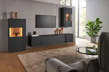Modernes Wohnzimmer mit Wohnwand aus massiver Eiche in Anthrazit mit Beleuchtung.