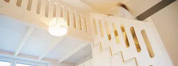 Hochebene mit Treppenaufgang und Stauraum im Kinderzimmer, Kiefer geölt