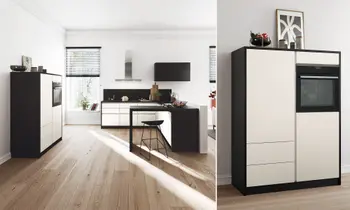Minimalistische Contur U-Küche in Schwarz &amp; Weiß, grifflos und mit Tresen und Hocker.