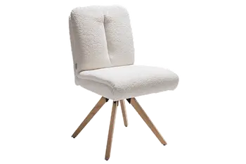 Helles Esszimmer mit großem Esstisch und sechs modernen Esszimmerstühlen in beigem Stoff.