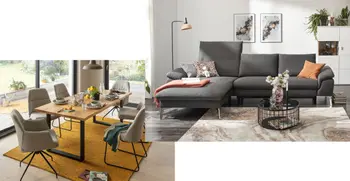 Anthrazitfarbenes Stoffsofa und moderne Esszimmereinrichtung mit hoelzernem Esstisch. 