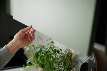 Seitenmatte Küchenfrontoberfläche beim Öffnen