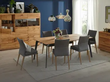 Tisch aus Massivholz