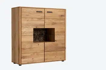 Massivholz Highboard mit Glaseinsatz mittig.