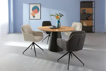 Armlehnstühle in schwarz und natur mit schwarzem Fußgestell um einen runden Esstisch im Skandi Look. 