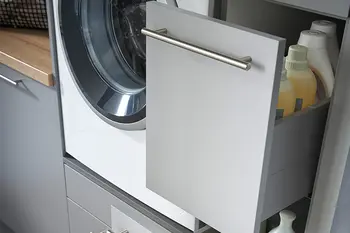 Systemschrank Auszug mit Reinigunsgmitteln